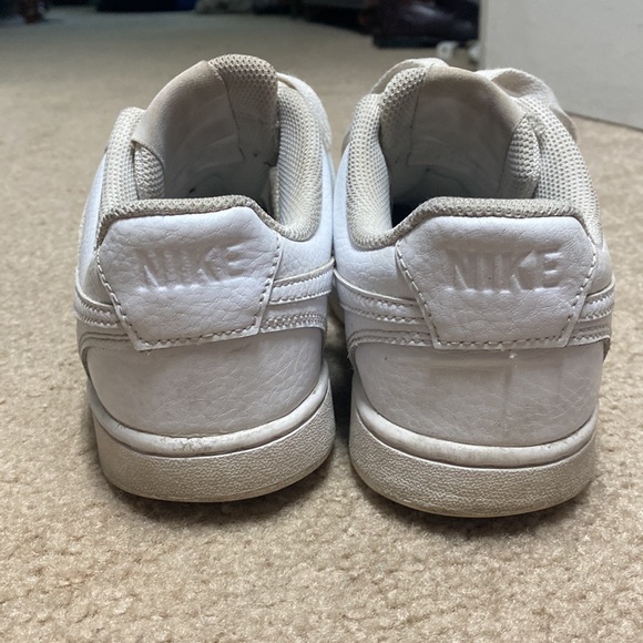 Nike shoes - Picture 3 of 3